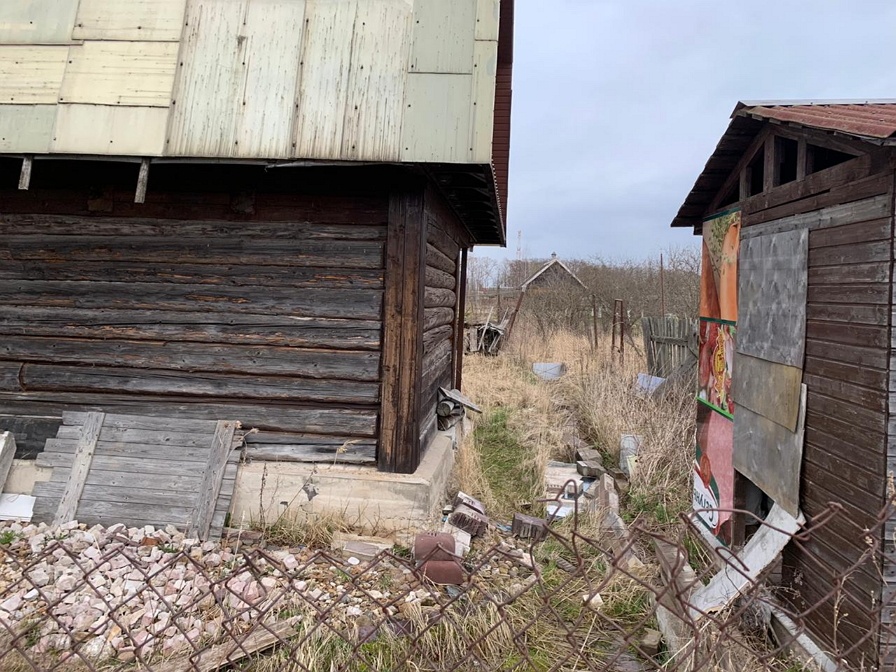 Вид дома и сарая Вид дома и сарая